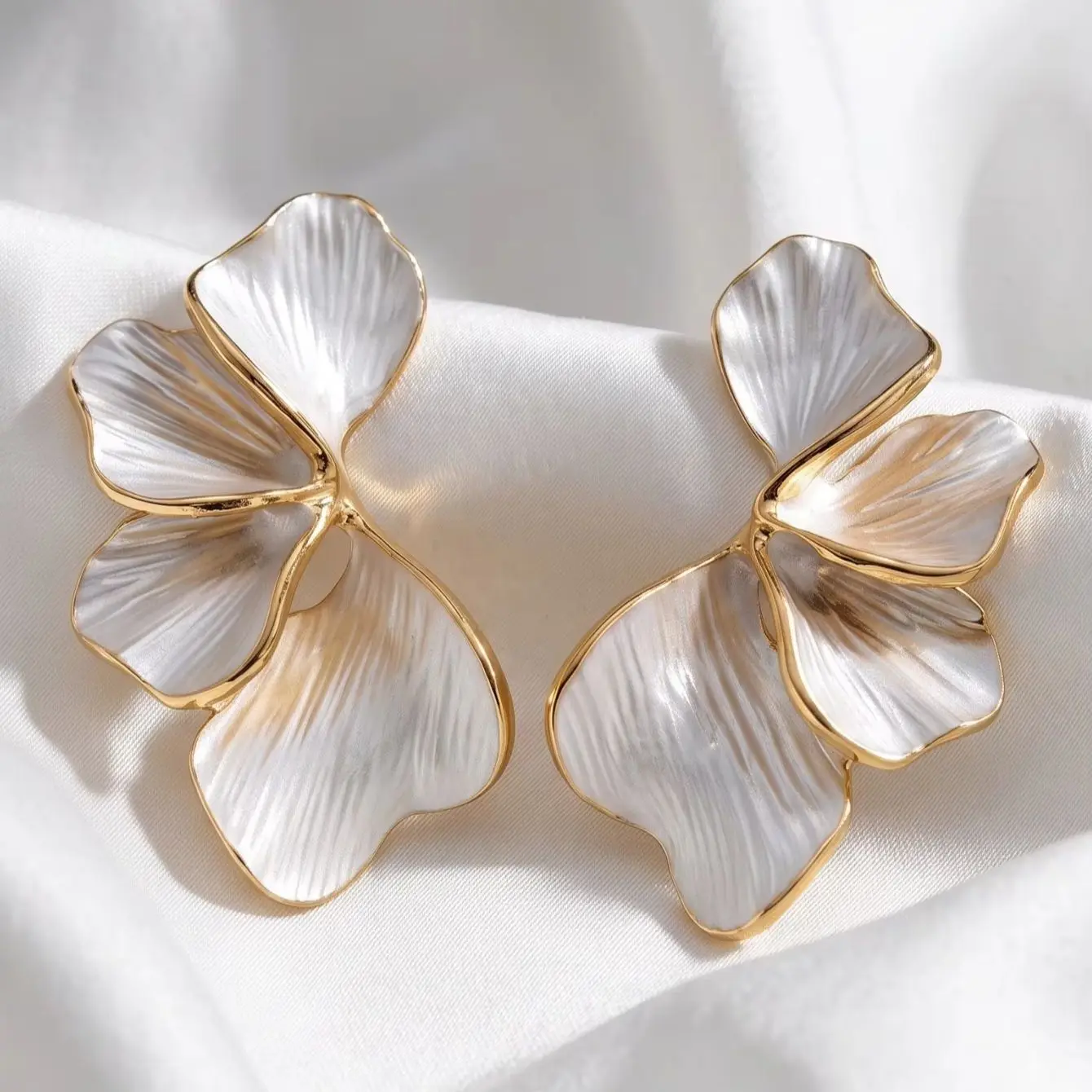 Elegant Ginkgo Leaf White Enamel Edge Flower Dangle Earrings Retro Women's Ear Accessories For Dating Vacation
