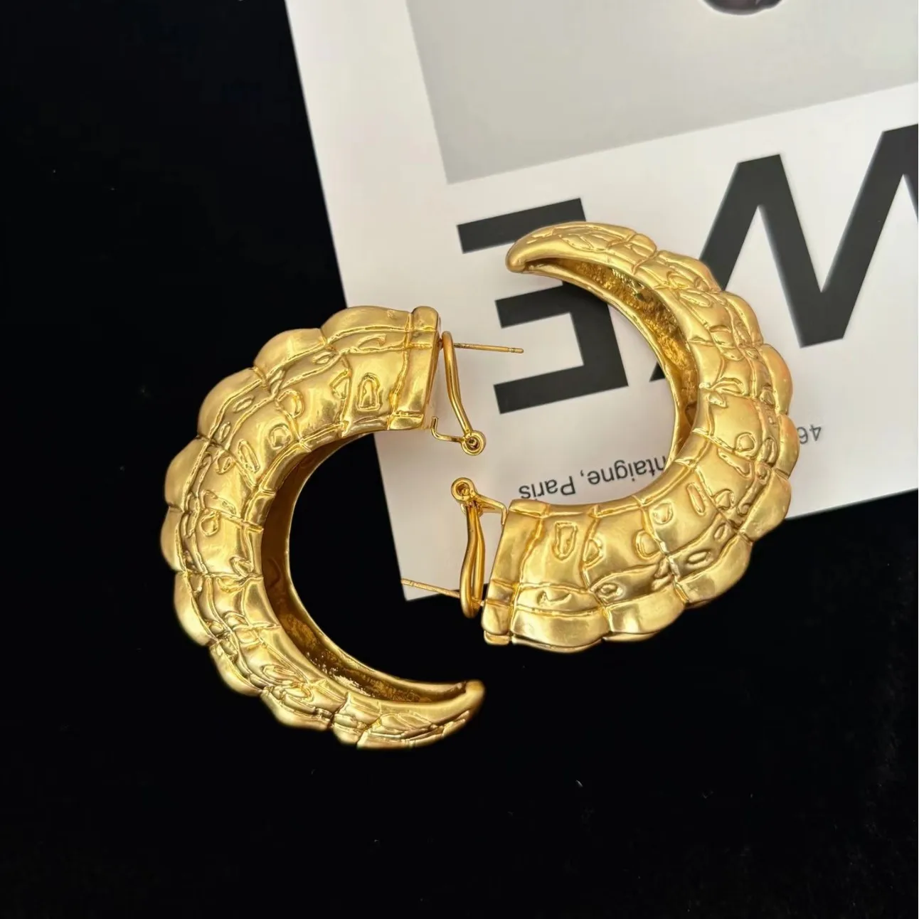 Vintage Textured Horn-Shaped Stud Earring Women Personality Moon Shape Copper Metal Earrings Jewelry Gifts High Quality