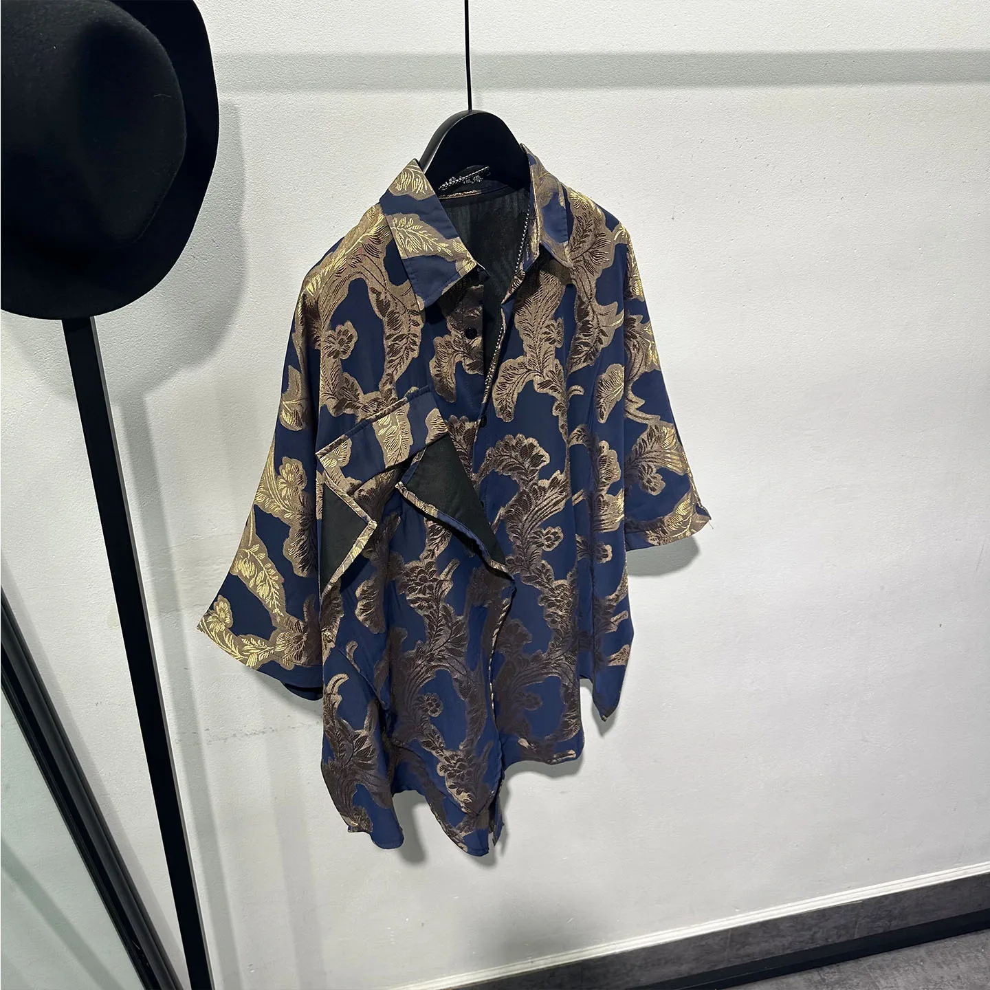 Fashionable Irregular Half Sleeve Shirt Loose Lapels Black Printed Personality Fashion Leisure Vacation