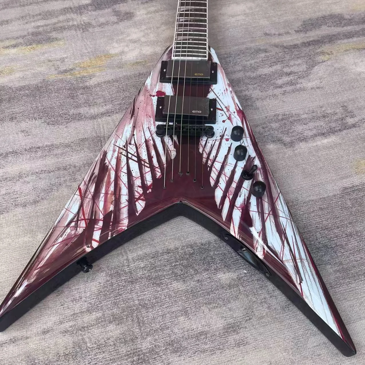 Death Metal Electric Guitar Triangular Tail Body Red Wing Paint Finish HH Sealed Pickups Hardtail Bridge 24 Frets Visual  Sonic view 2