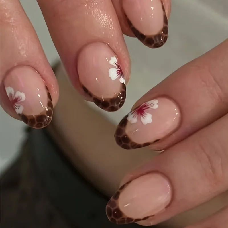 24Pcs Fake Nails Amber French-Style Autumn/Winter Floral Short Square Press-On Nail Tips Perfect Gift for Women and Friends