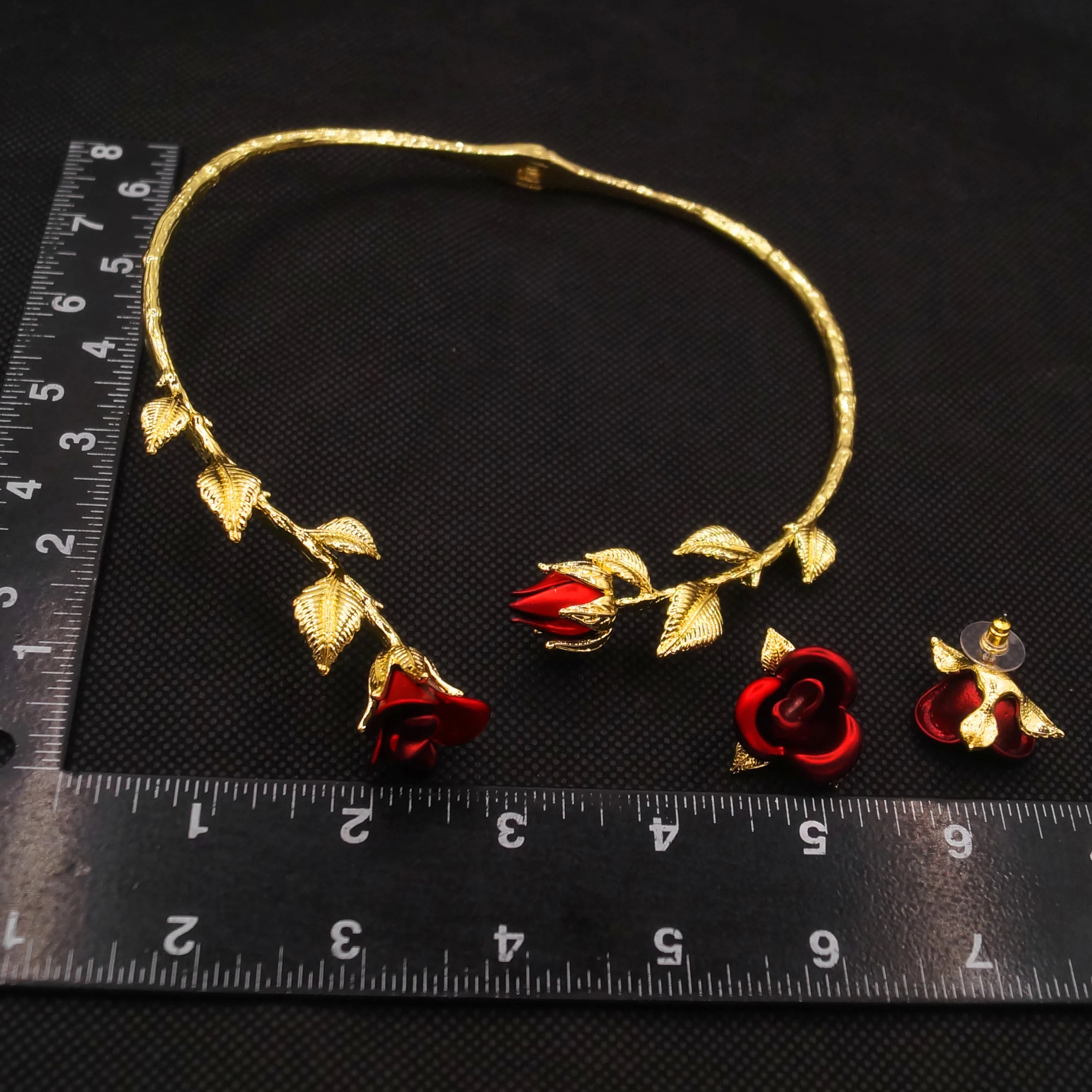 Imagem -06 - Gold Jewelry Conjunto para Mulheres Forma de Flor Vermelha Colar Brincos Fashion Trend Smart Popular Dubai Pcs 18k