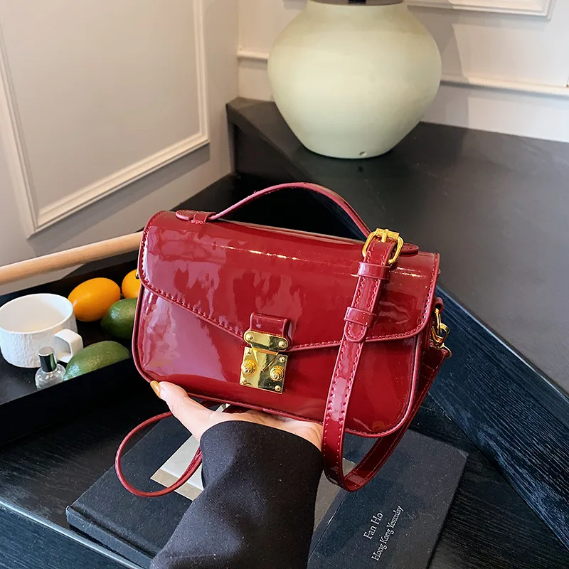 

2025 Luxury Womens Bag Fashionable Shoulder Bag Elegant Crossbody Purse Versatile Handbag Stylish Top Handle Tote for Women