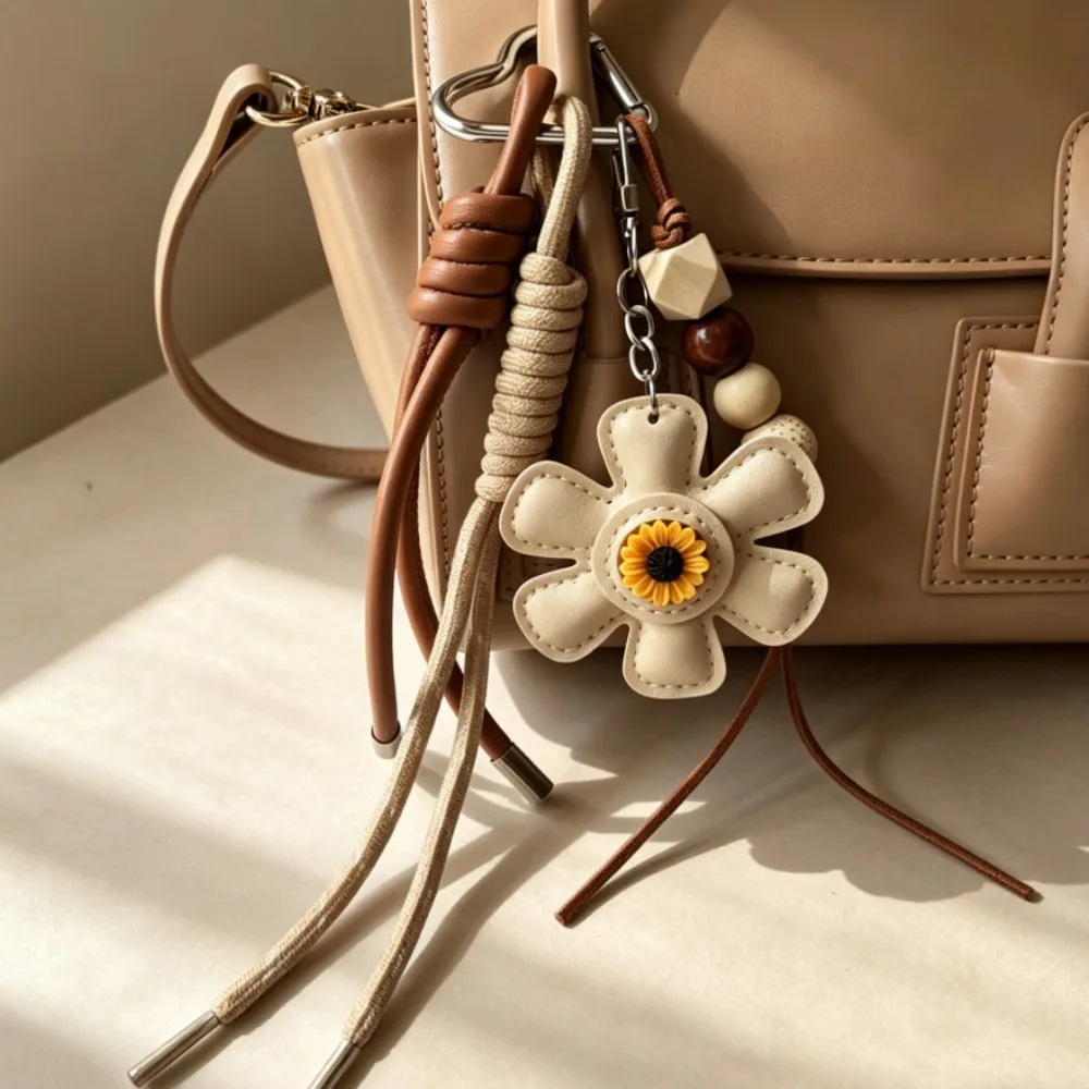 Flower Leather Flower Bag Charm Keychain, Braided Cord & Wooden Beads, Retro Boho Accessory for Women Bags & Keys