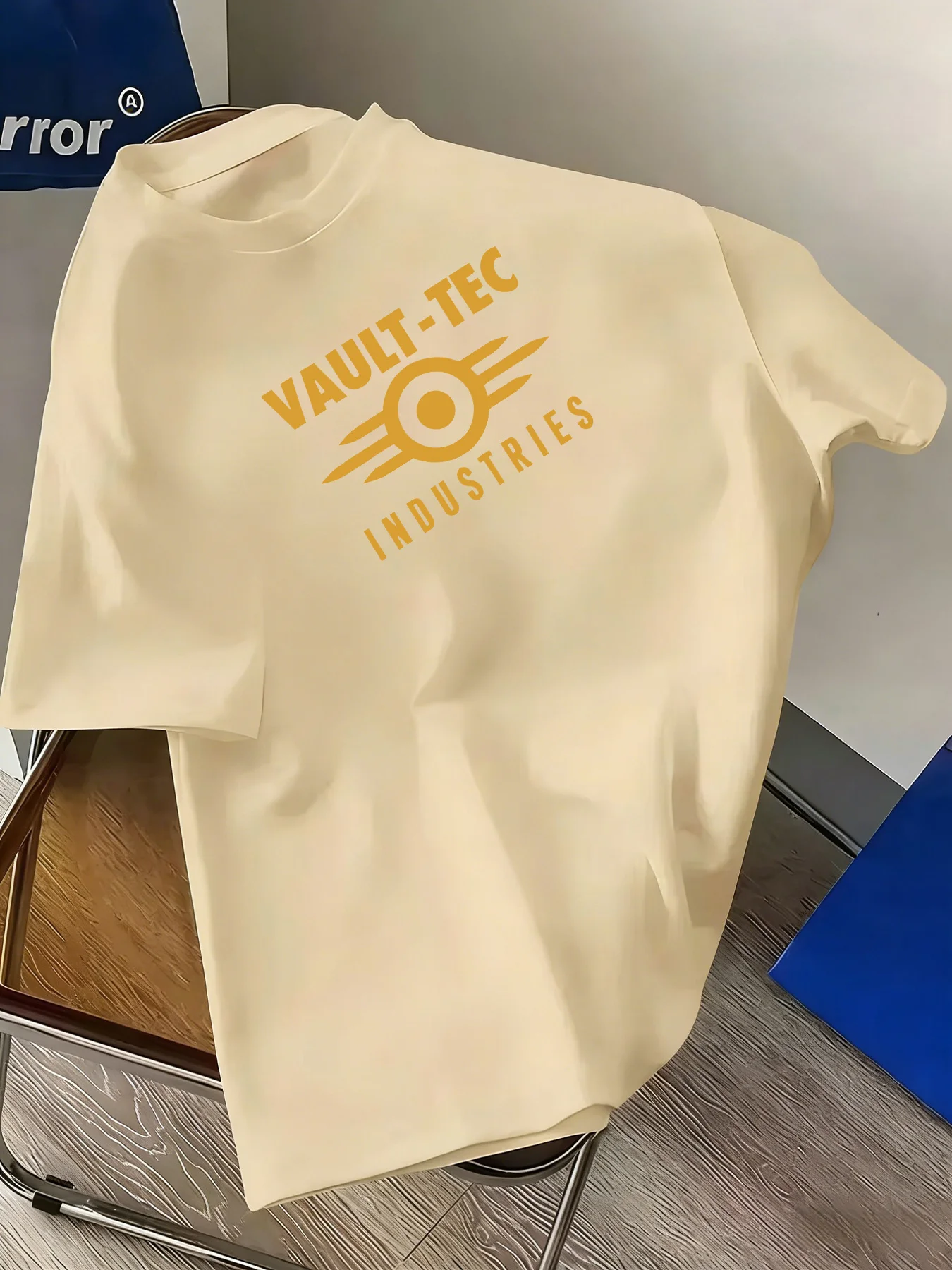 Herren-T-Shirt „Vault Tec Vintage Arcade“ – mit ikonischem Aufdruck, kurzärmelig, Rundhalsausschnitt, lässiger Stil, geeignet für den Sommer. – Detail 6