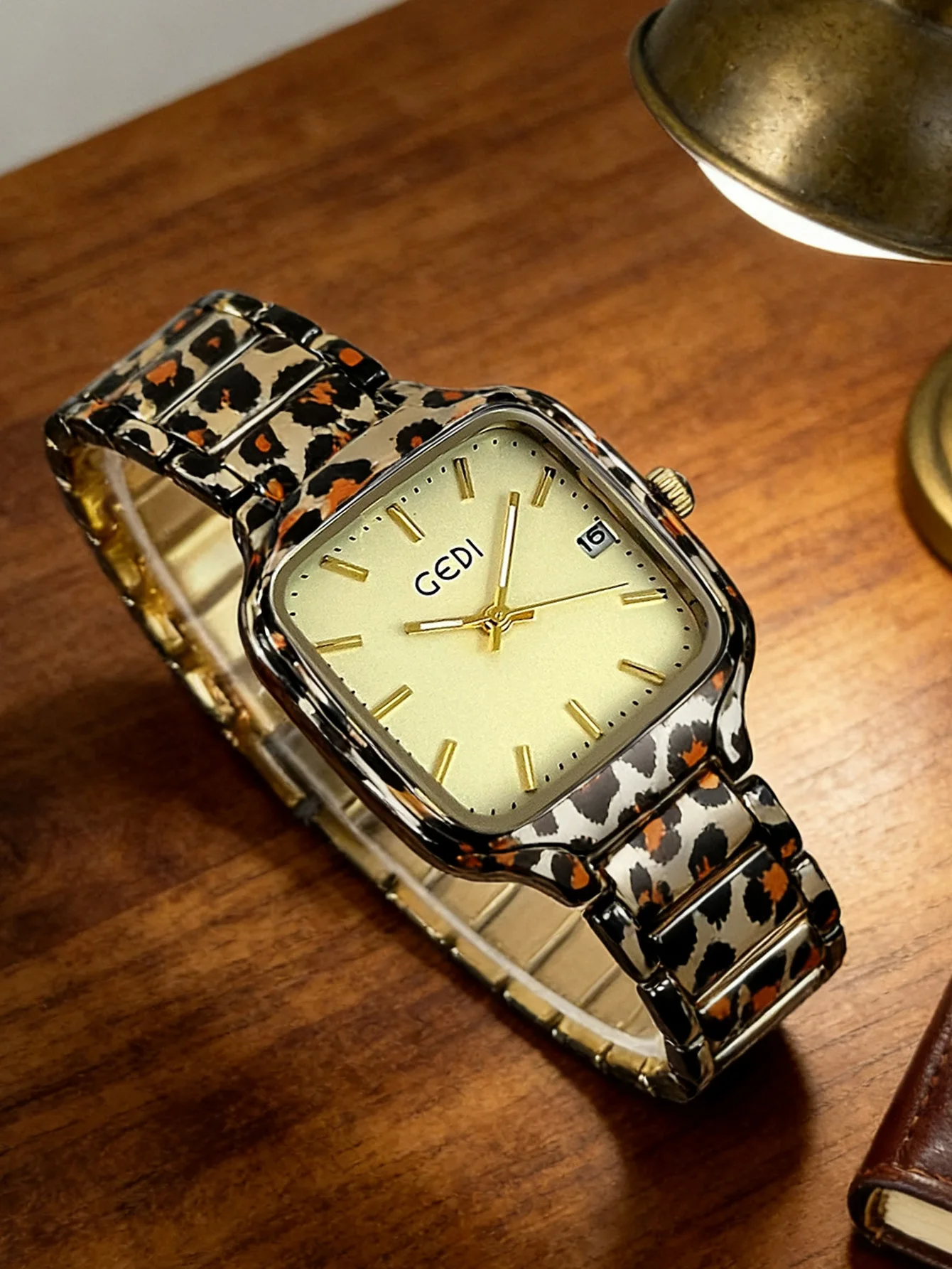 

Винтажные часы с леопардовым принтом - золотой циферблат, стальной браслет, окошко для даты, повседневные кварцевые наручные часы