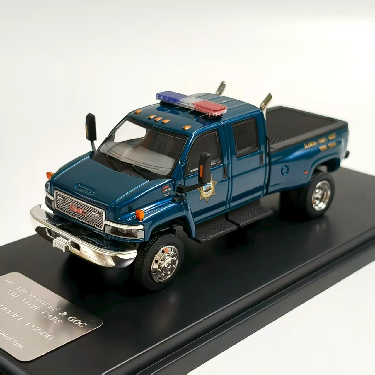 

Diecast Singapore Exhibition 1:64 Scale GOC&MK GMC TOPKICK C4500 Pickup Police Alloy Car Model Collectible Toy Gift Souvenir