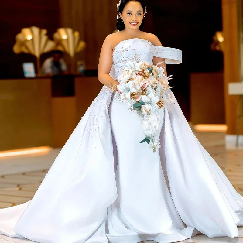 فستان زفاف مخصص بكتف واحد لؤلؤ لامع للعروس 2025 ساتان فيستدوس دي نوفيا زي العرائس مع تنورة قابلة للإزالة