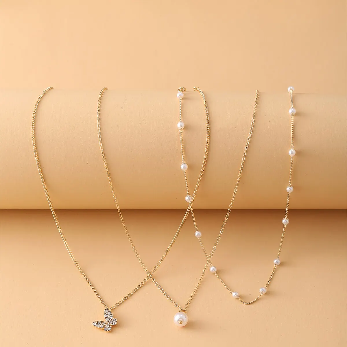 3PCS Suit Retro Multilayer Necklace Decorated With Artificial Pearl Clavicle Chain Creative Simple Butterfly Pendant Necklace