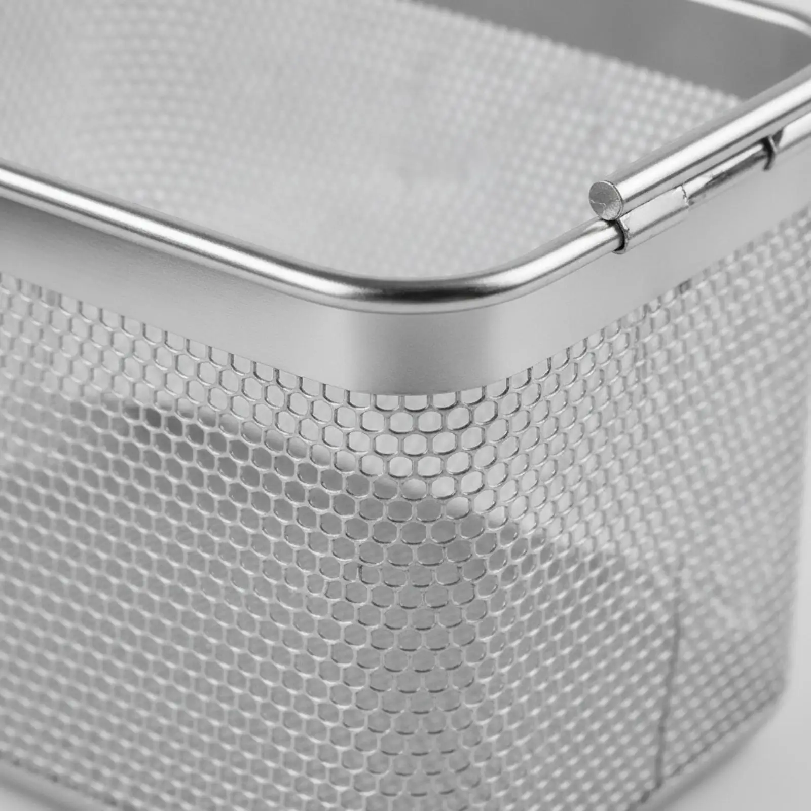 Stainless Steel Pasta Basket with Plastic Handle for Boiling Spaghetti Ramen and Vegetable Drainer Kitchen Strainer