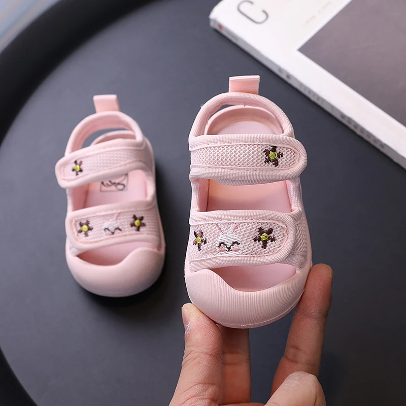 Baby Baby Zachte Onderkant Gesloten Teen Zomer Sandalen Voor Meisjes 2024 Zomer Gesloten Neus Prinses Schoenen Mesh Ademende Peuter Schoenen