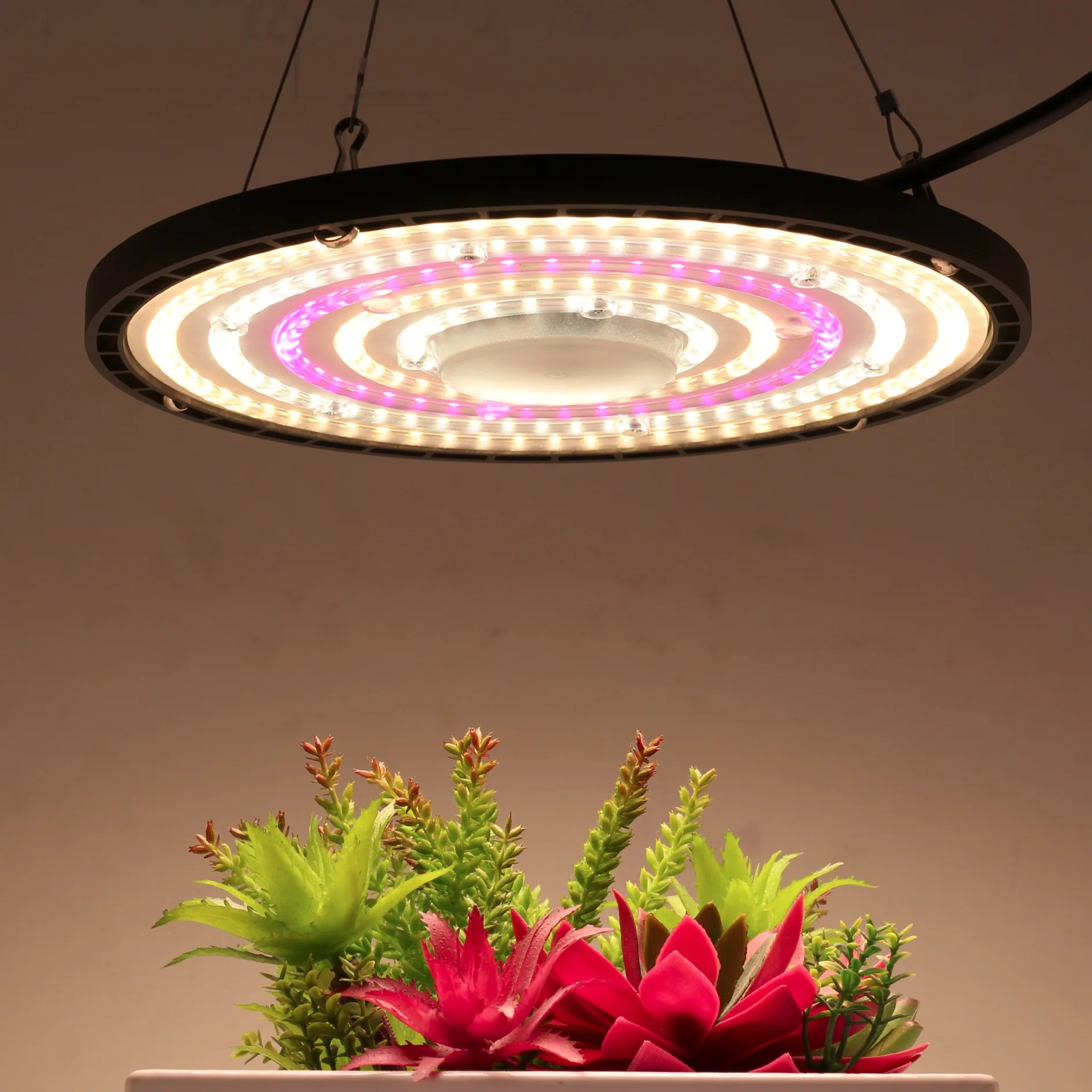 

LED Grow Light For Indoor Plants Full Spectrum Growing Light 150W / 200W UFO Plant Growth Light LED Plant Growing Lamps, Quiet