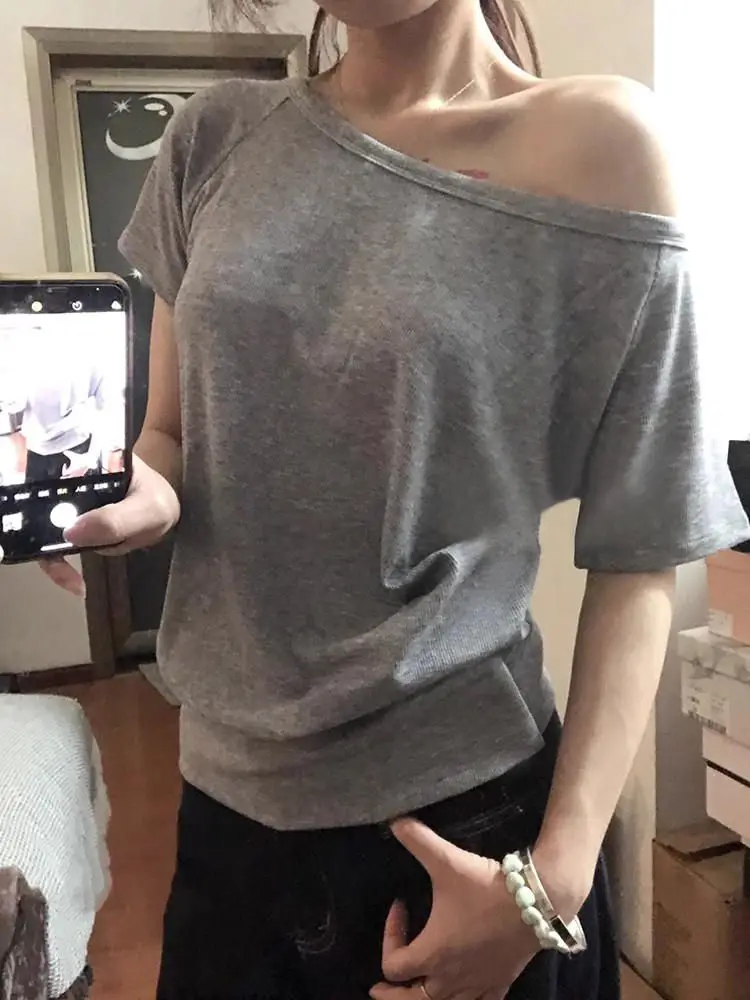 T-shirt con spalle scoperte da donna per palestra manica svasata invernale da donna stile coreano vintage cool ed elegante dettagli in pizzo streetwear retrò ins