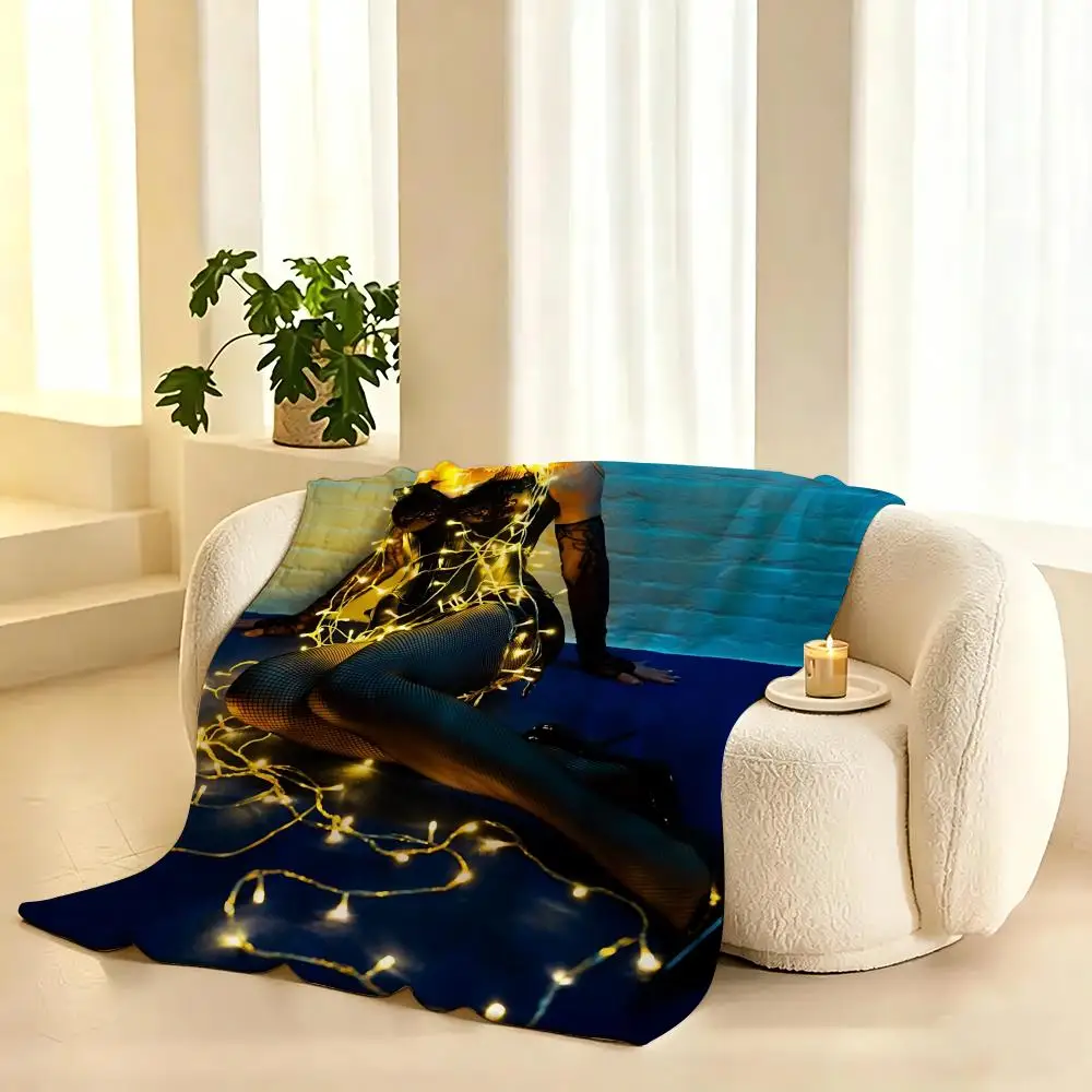 Madonna Singer Throw 240g flannel blanket, suitable for sofas, beds, offices,  exquisite gift blankets