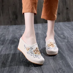 Women's Hanfu Ethnic Style Embroidery Flower Retro Round Heel Comfortable Slippers Indoor Outdoor