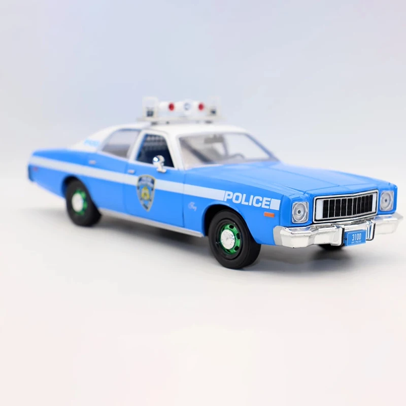 Diecast 1:24 Scale 1975 Plymouth Fury Alloy Simulation Car Model Static Collection Decorated Holiday Gifts Toys Souvenir Gift