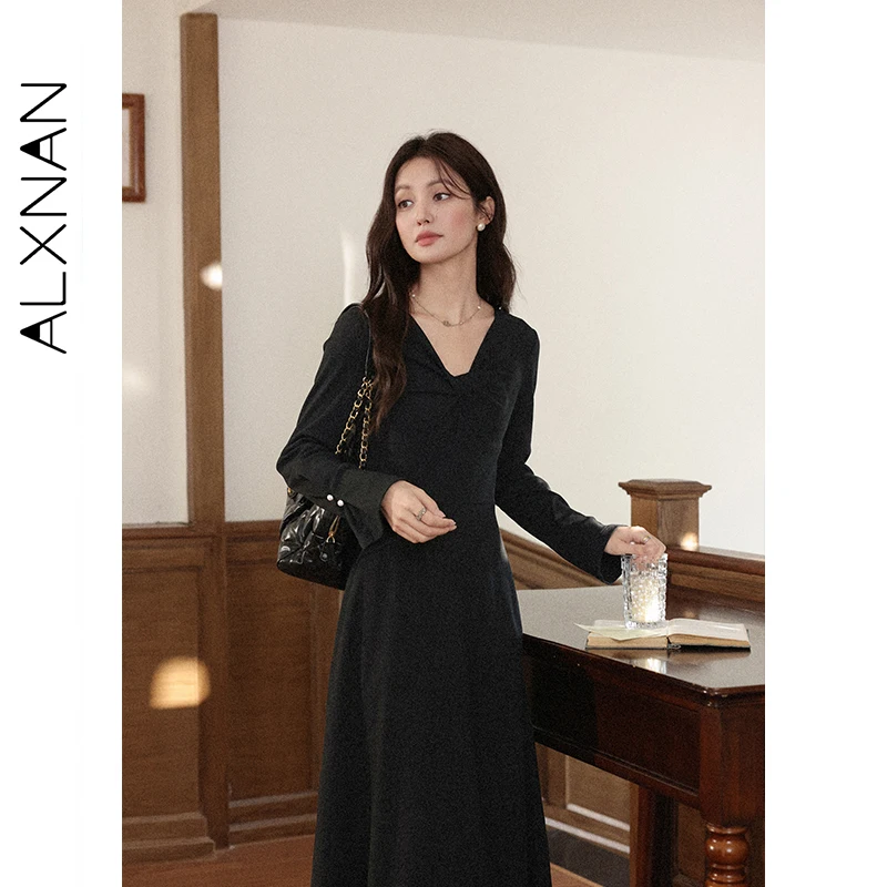 

ALXNAN Women's Black Knitted Long Dress 2025 Autumn V-neck Twist Cuff Pearl Button Long Sleeve Fashion Dress L57596