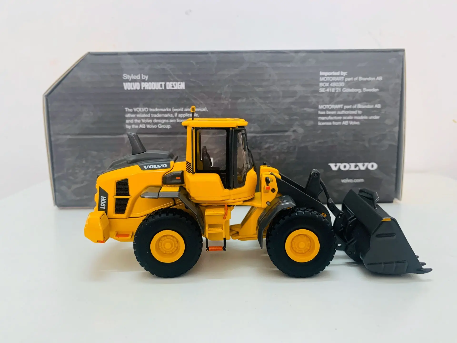 L90H Wheel Loader 1/50 Scale Diecast Model New in Original Box