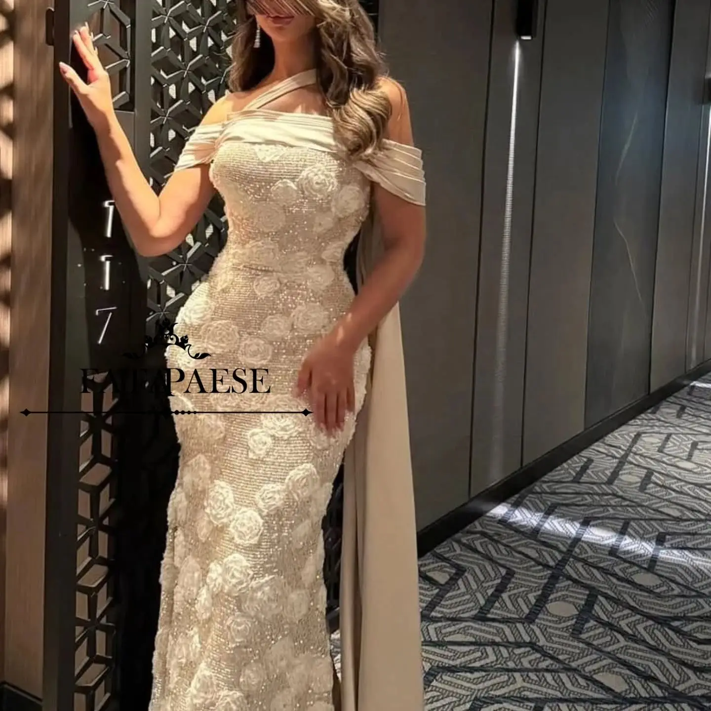 

FATAPAESE Роскошные вечерние платья без бретелек с открытыми плечами и цветами и блестками, многоуровневое прямое платье для выпускного вечера длиной до пола