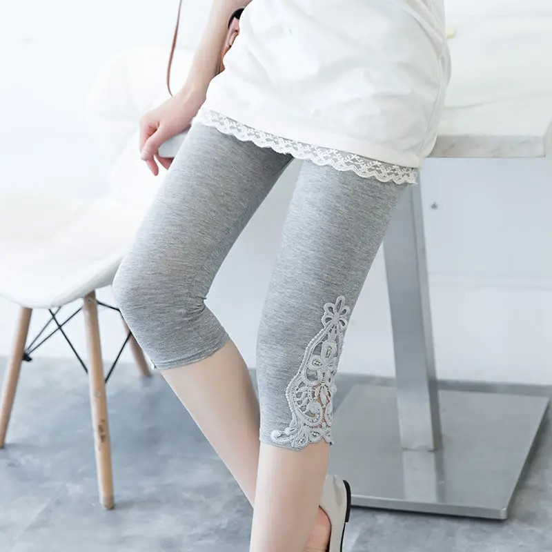 Mallas elásticas de encaje calado de verano para mujer, pantalones ajustados deportivos para Fitness, mallas cortas de longitud 3/4, pantalones Capris recortados de Modal