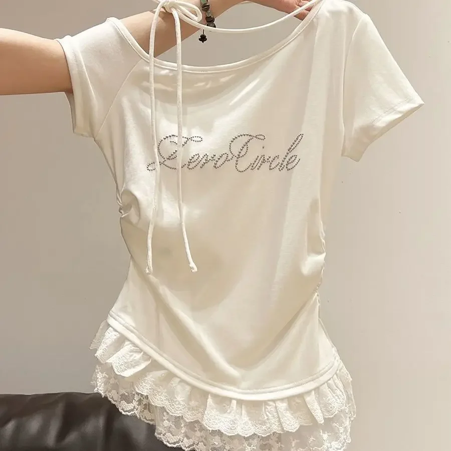 صيف 2025 رغبة نقية حلوة حار قصيرة الدانتيل تقليم رسالة مزين الياقة غير المتكافئة معلقة الرقبة حجم صغير