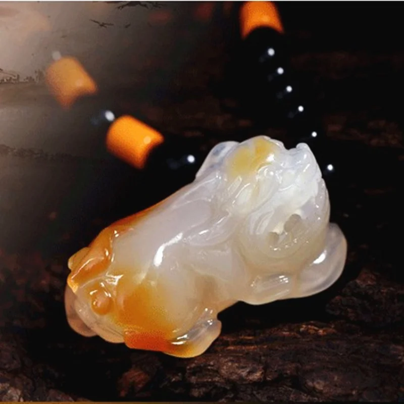 Wholesale Agate Chalcedony Ice-like Hand Pieces Lucky Beast Ruyi Ice-Permeable Pendant Pendant