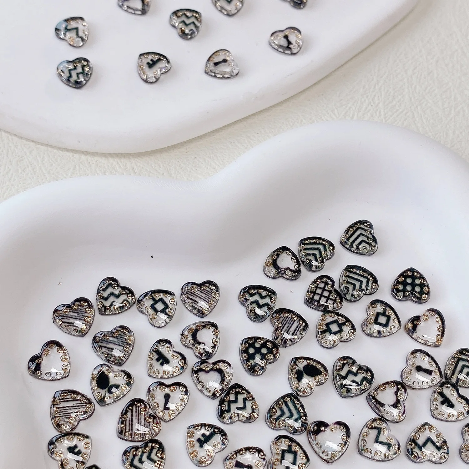 30PCS 8MM 3D Black Patterned Transparent Nail Art Heart Charms Flat Back Rhinestones Accessories For Nails Decoration Supplies 2