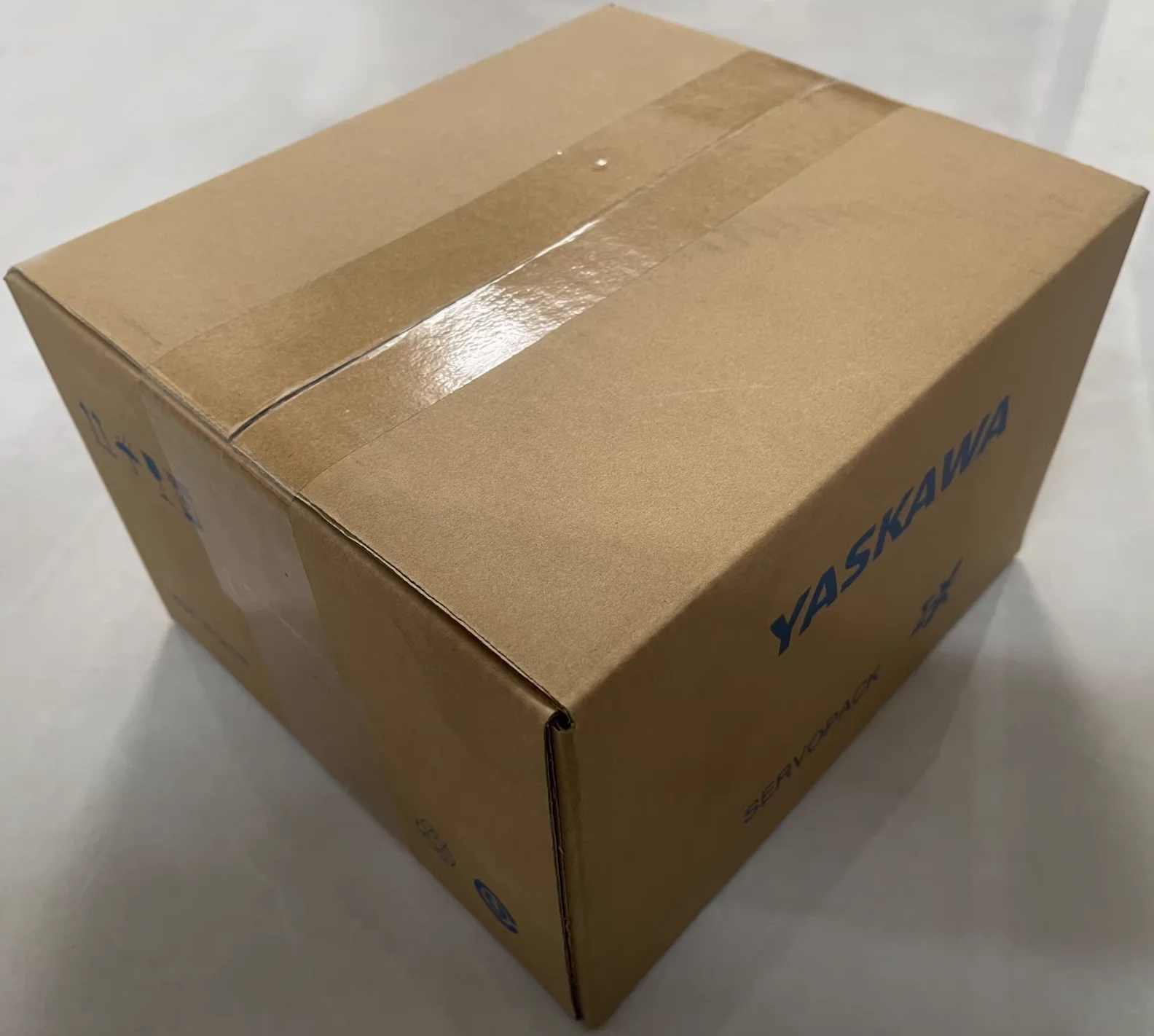 

Оригинальный, абсолютно новый серводвигатель SGMGV-09DDA6C, в наличии, SGMGV 09DDA6C