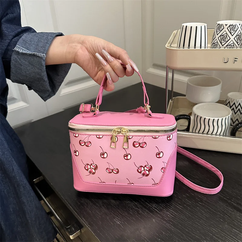 

2025 винтажная сумка-ведро с принтом для женщин, нишевая дизайнерская сумка на плечо, регулируемый ремень через плечо, осень-зима, незаменимые