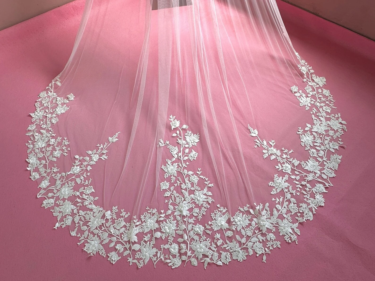 

Wedding Accessories High quality Wedding Veil With Flower Lace Vintage Bridal Wedding Veil Cathedral Handmade Custom Length