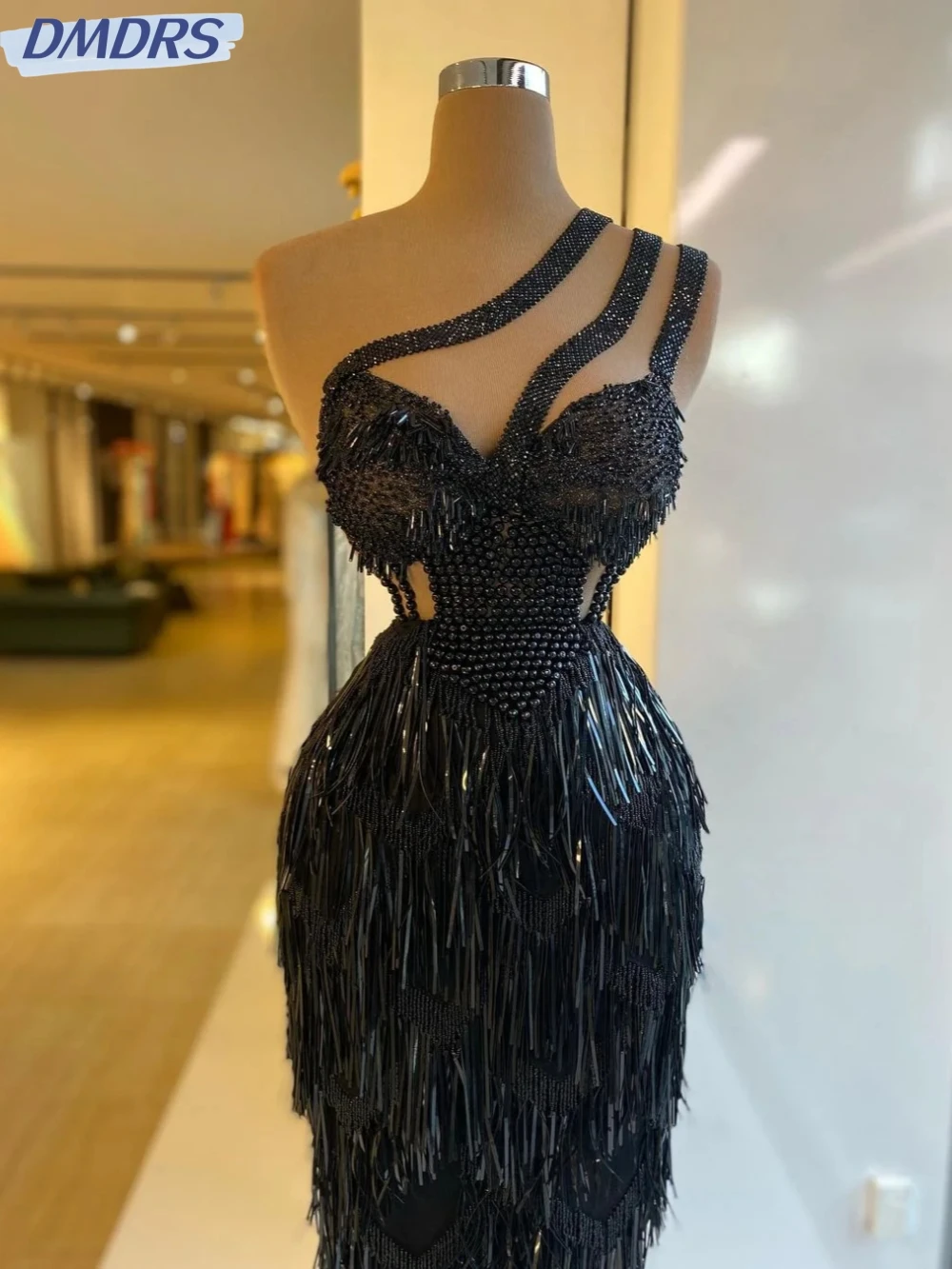 Sexy um ombro vestidos de cocktail pérolas brilhantes borla vestido de noite luxo preto em linha reta longo vestido de baile robe de mariée