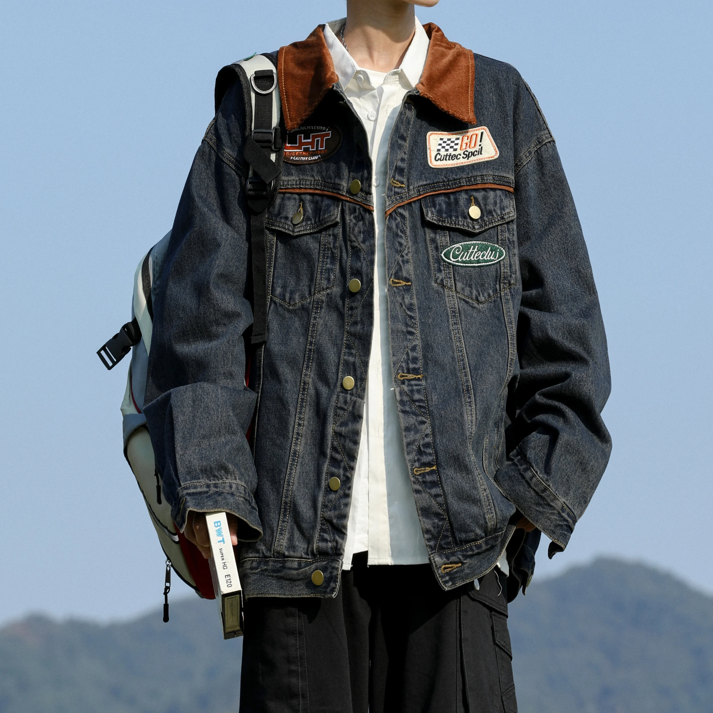 

Retro American Sle Loose Fit Men's Denim Jaet with Embroidery Patchwork Color Blo Workwear Jaet for Spring Autumn