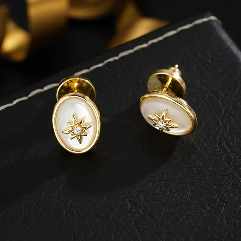 Retro mother-of-pearl eight-pointed star earrings, simple, fashionable, high-end, exquisite and personalized earrings.