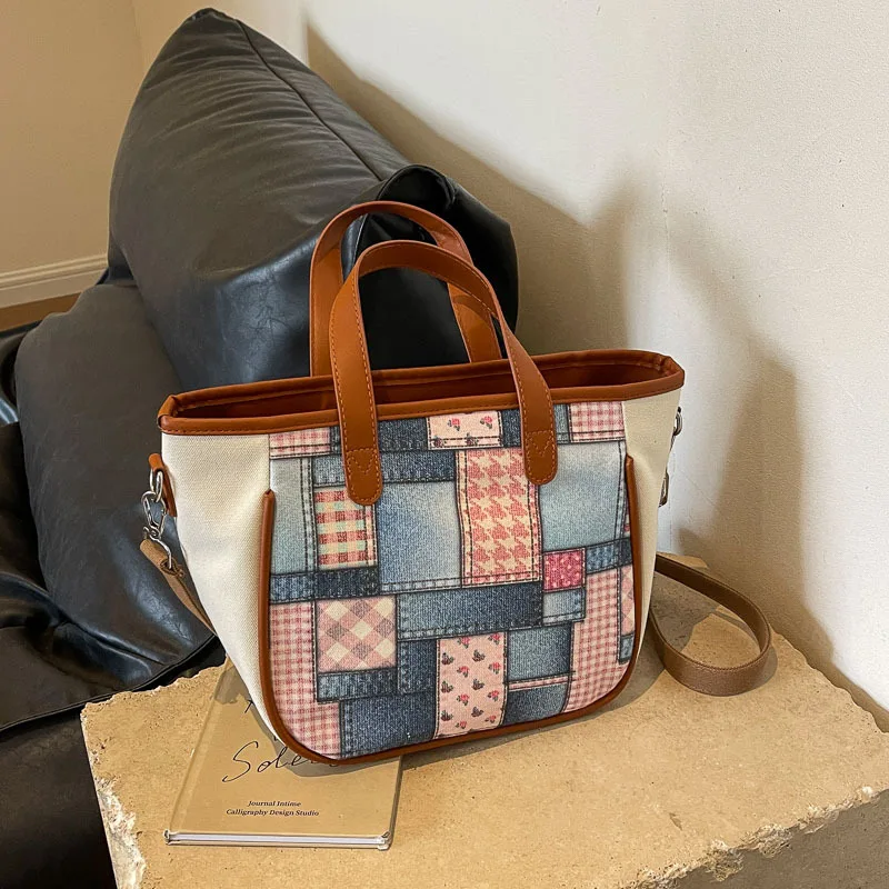 

Холщовая сумка премиум-класса 2025 года, контрастная цветная нашивка, большая вместительная повседневная и текстурированная сумка через плечо для женщин