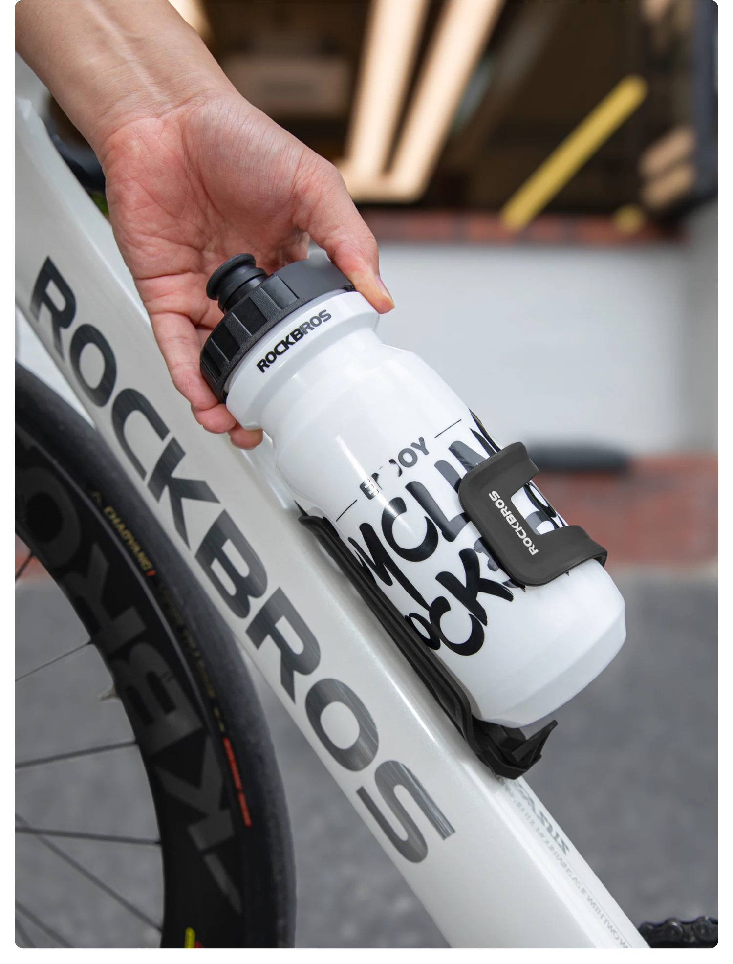 ROCKBROS Seitenöffnungs-Fahrradflaschenhalter Links Rechts Konvertierbar Leichter Einfach zu Installierender Flaschenhalter – Detail 15