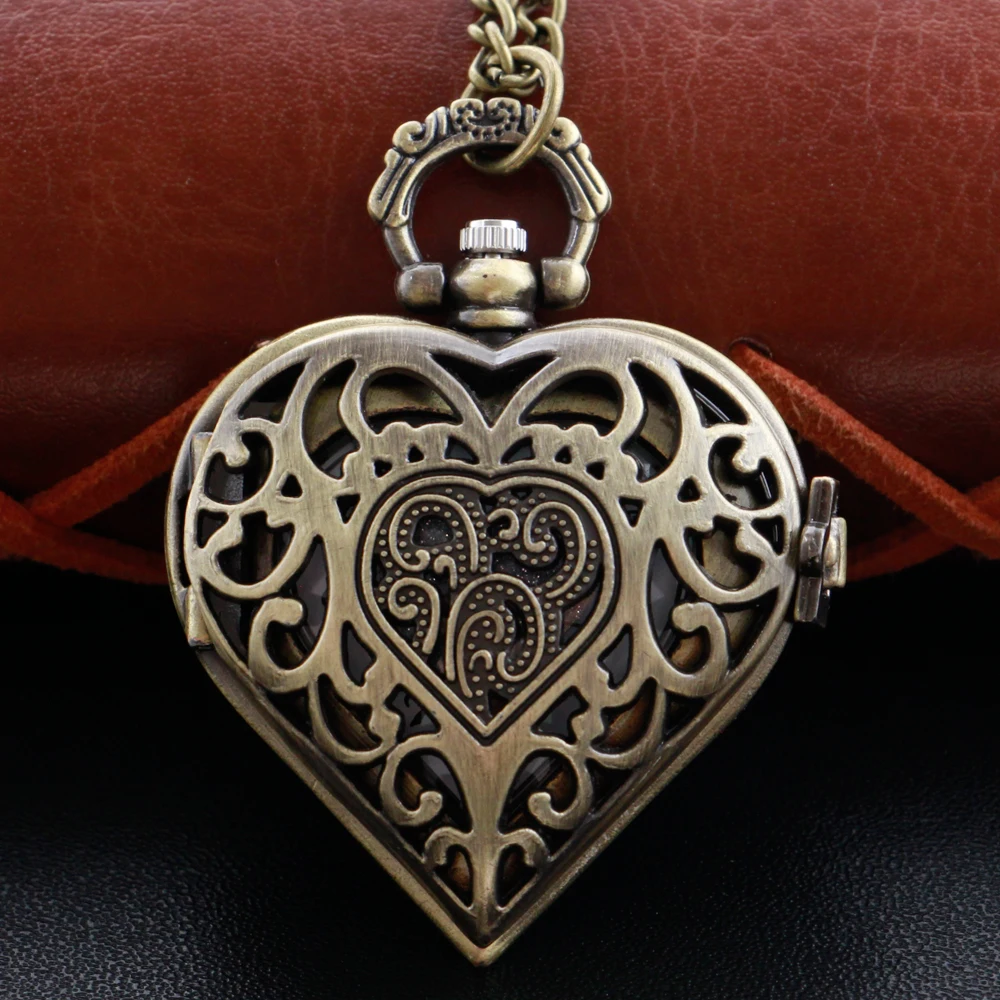 New Heart Hollow Sculpture Digital Quartz Pocket Watch Vintage Watch Case Necklace Pendant Clock Chain Men's Women's Gift