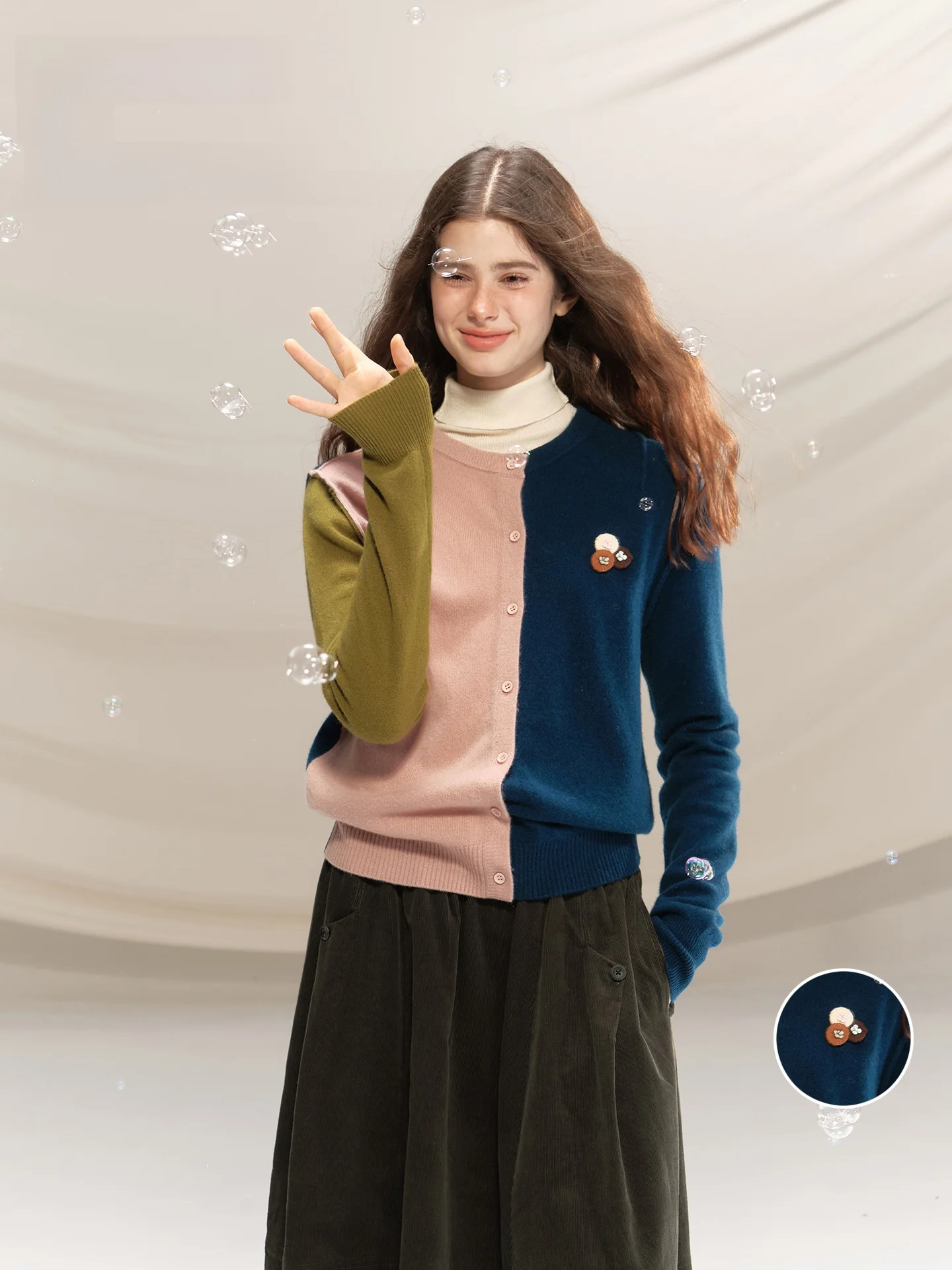 

Футболка из ультратонкой шерстяной пряжи в стиле ретро, комбинированный открытый кардиган с маленьким цветком, женский вязаный свитер, длинный светящийся круглый ...