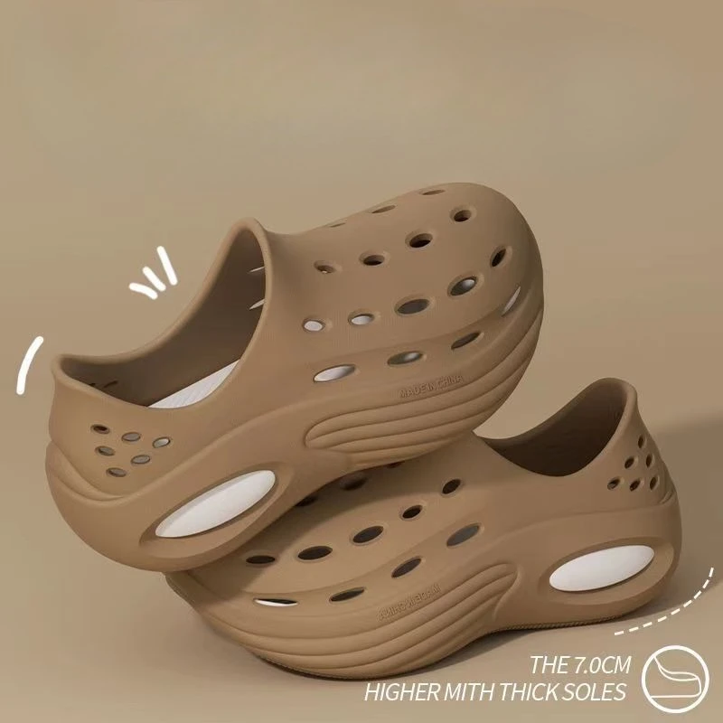 2026 Nuevos zapatos de verano para hombres con agujeros al aire libre, zapatos con plataforma para vadear, zapatillas deportivas informales frescas