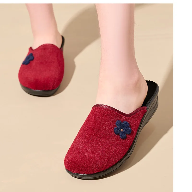 

Large Size Embroidery Women Velvet Slippers Designs Fashion Casual Elegant Indoor House Non-Slip Warm Shoes