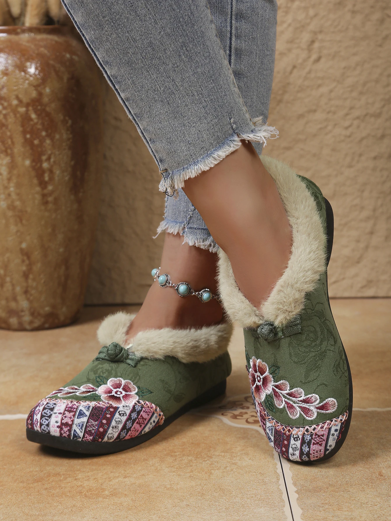 Damen Winterstiefeletten im chinesischen Stil, bestickt, aus Baumwolle, mit flauschigem Kragen, Fleece-gefüttert, zum Hineinschlüpfen, flach, rutschfest, warm, ethnische Freizeitschuhe – Detail 39