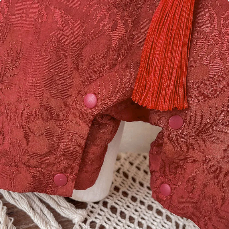 ملابس صيفية للأطفال الأولاد من عمر 3 إلى 6 أشهر على الطراز الصيني مطرزة بشكل لطيف أحمر لأعياد الميلاد بدون أكمام بدلة قفز لحديثي الولادة B024