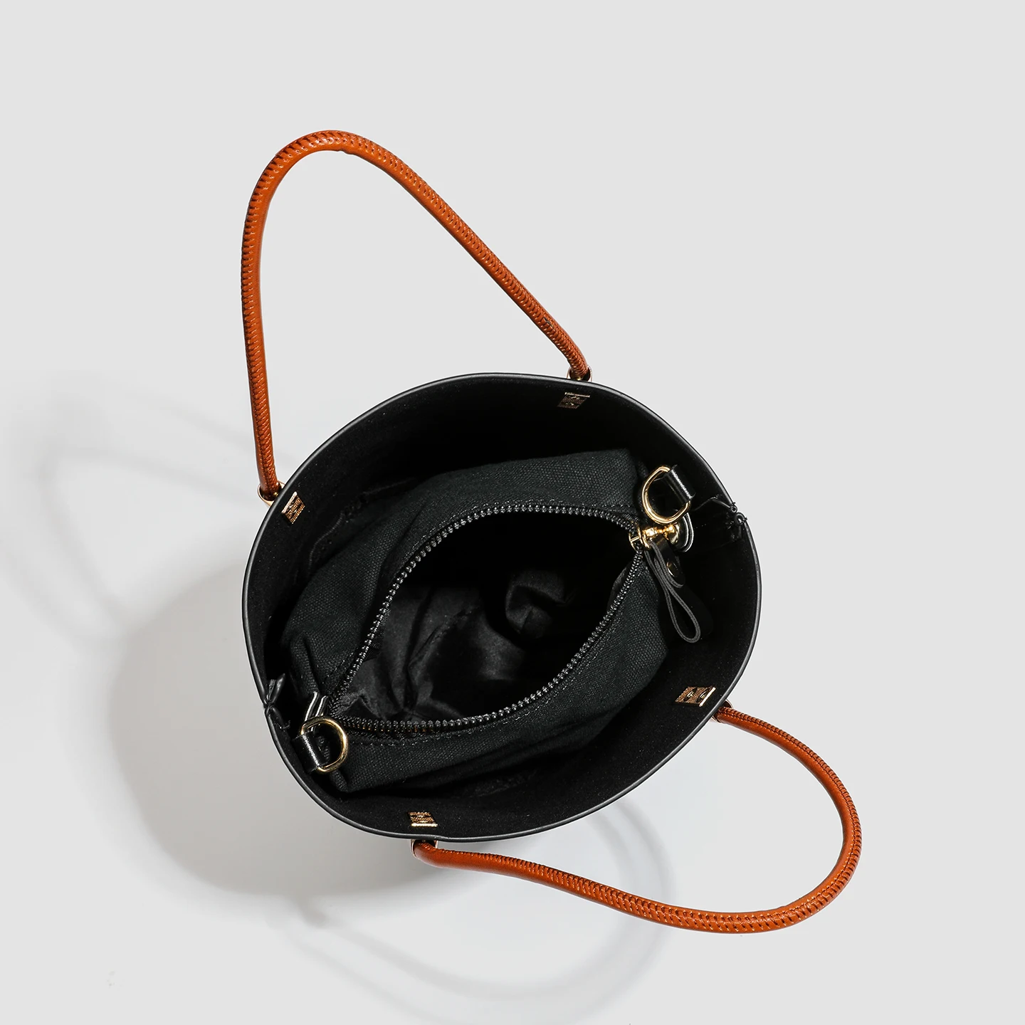 2025 خريف جديد بولي PU جلد ناعم المرأة حقيبة يد عالية الجودة اليابان Sle بلون عادية ريترو تصميم دلو حقيبة حقيبة كروسبودي