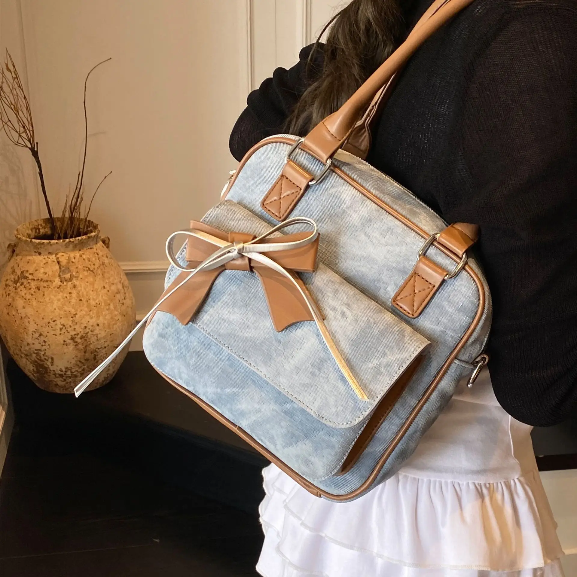 

New Retro Messenger Bag Women's High-end Handbag Versatile Commuting Simple Daily Practical Bag