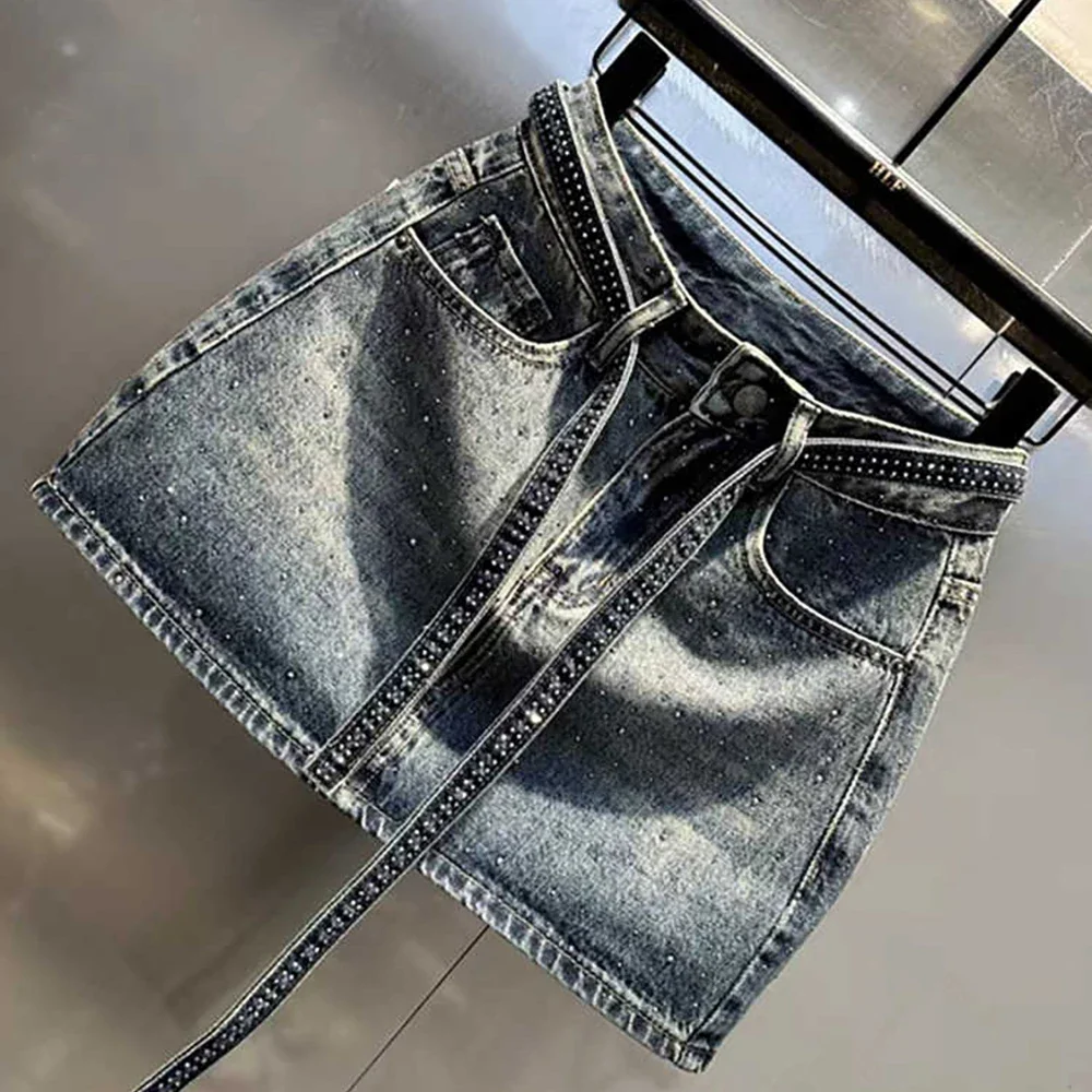 Damska mini spódniczka jeansowa oversize w stylu retro z diamentami, letnia, z wysokim stanem, błyszcząca, z nitami, dopasowana, gradientowa czarno-szara.