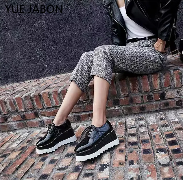 Fashion Rivet Dec Thick Sole Breathable Vulcanized Shoes Women Sneakers Patent Leather Platform Shoes Women Lace Up Casual Shoes