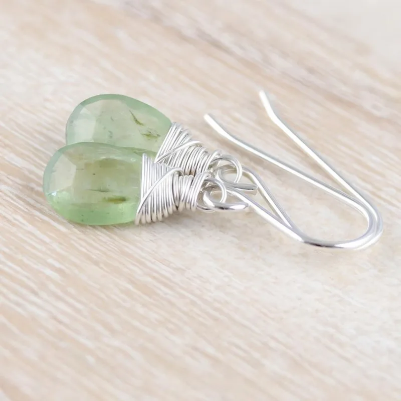 Green kyanite earrings, semi-precious stones, winding craftsmanship