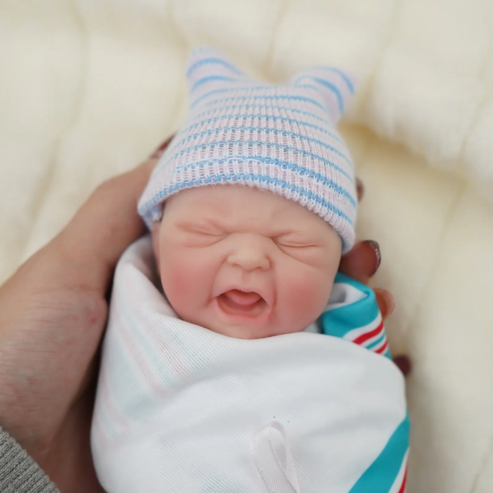 7 "صبي مايكرو بريمي كامل الجسم سيليكون CryBaby دمية "Ethan" نابض بالحياة دمية صغيرة تولد من جديد مفاجأة الأطفال مكافحة الإجهاد بلدي ميلودي