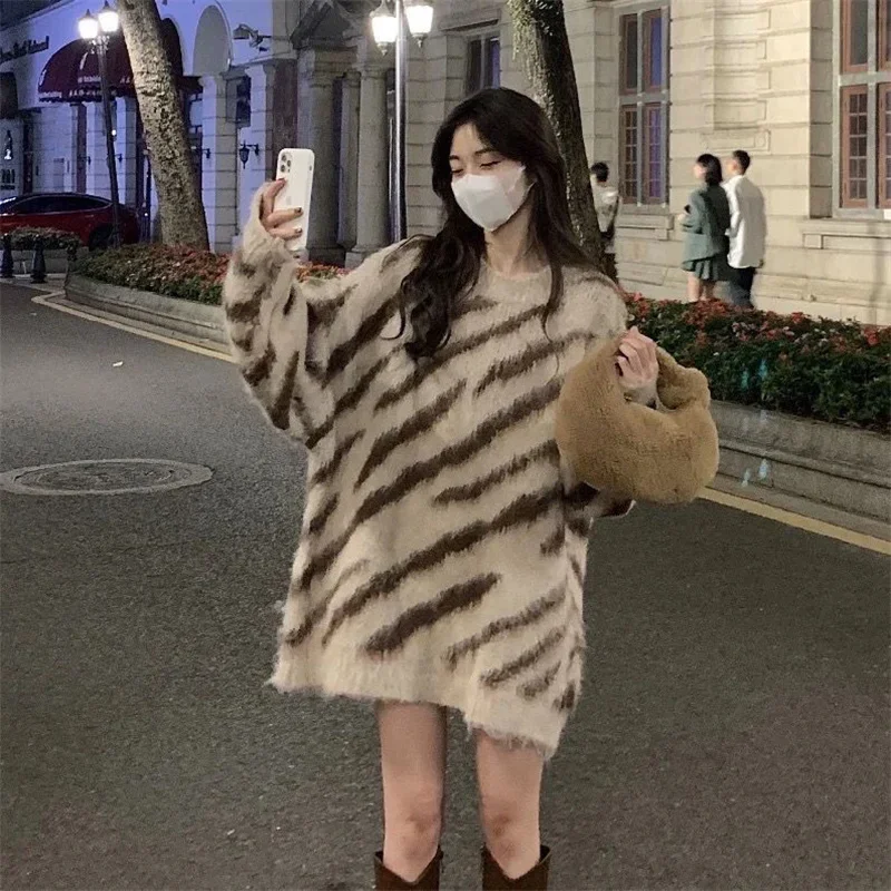 Pop Pop Fashionable Women Sweater Casual Ｗear Ｗith Ｗaxy Ｗaxy Leopard Print Sweater Autumn And Ｗinter Ｎew LAzy Sweater Loose On T