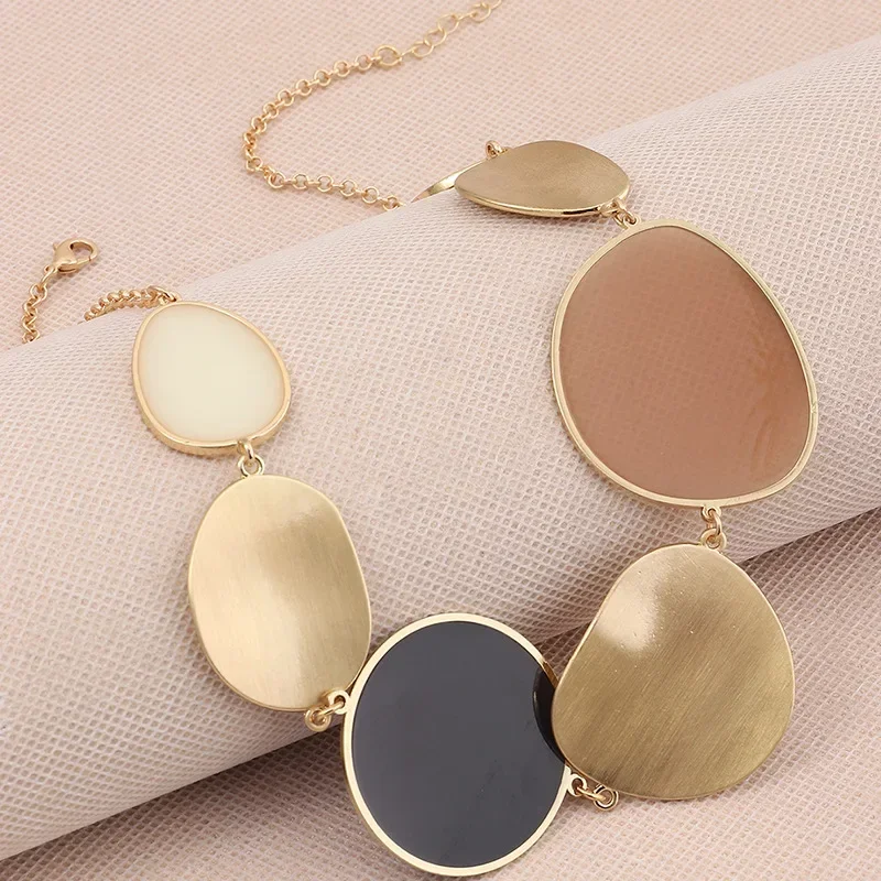 Boho Metal Disc Pendant Choker Necklace For Girls Golden Chains Vintage Big Round Wafer Dangle Statement Necklaces Women Jewelry