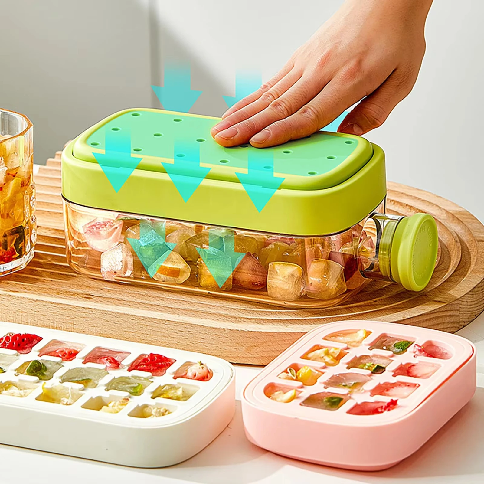 500ML Large Capacity Ice Cube Maker Water Bottle Silicone Tray with Straw for Juice Beverage Cooling Ice Making Stackable Design